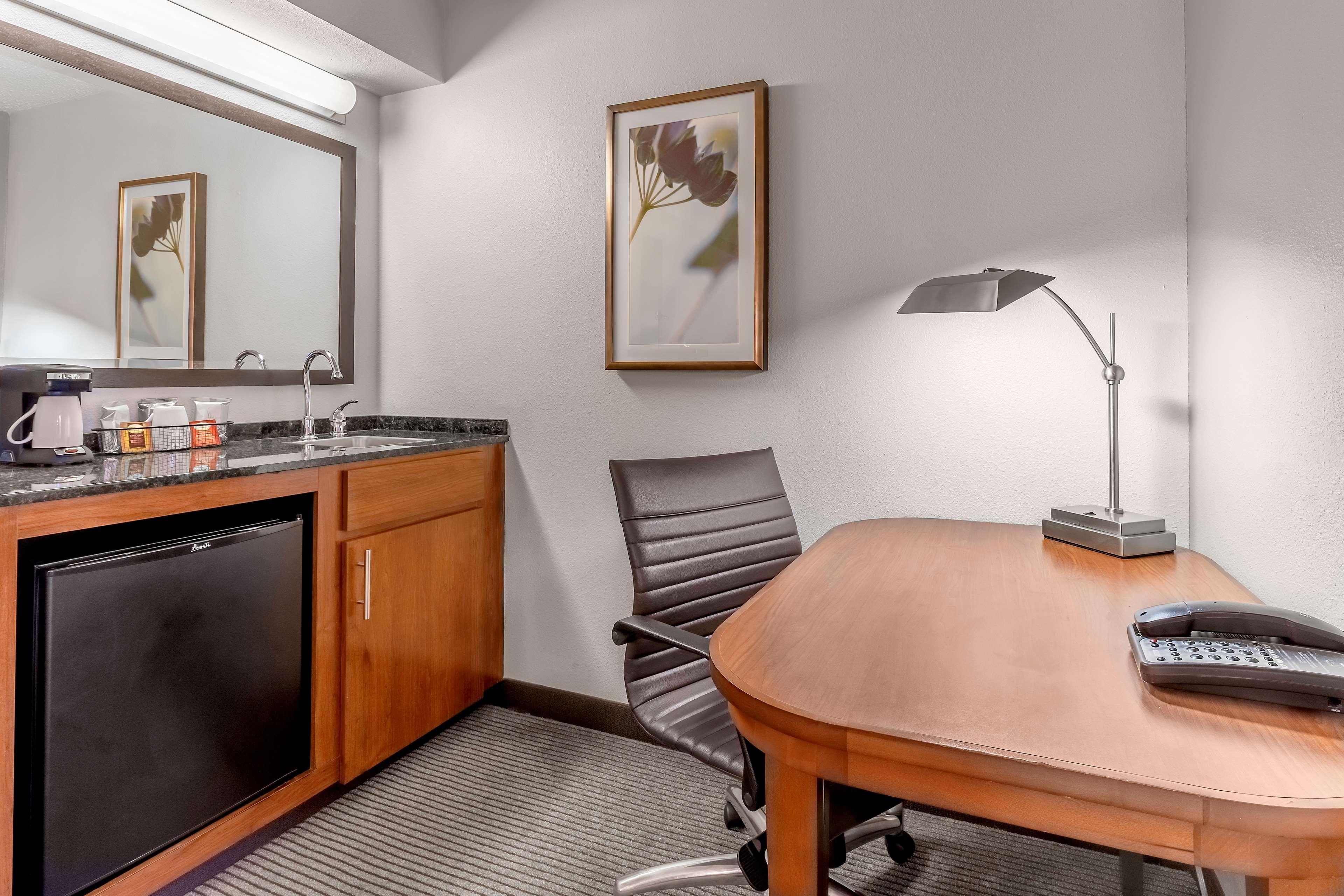 Hyatt Place Charlotte Airport Billy Graham Parkway Экстерьер фото